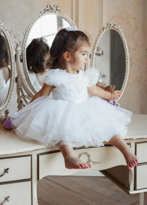 White Lace Tulle V Back Knee Length Flower Girl Dress
